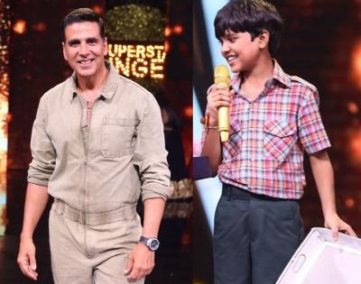 Akshay moved by Mani's soul-stirring performance on 'Superstar Singer 2' | Akshay moved by Mani's soul-stirring performance on 'Superstar Singer 2' Akshay moved by Mani's soul-stirring performance on 'Superstar Singer 2' | Akshay moved by Mani's soul-stirring performance on 'Superstar Singer 2'