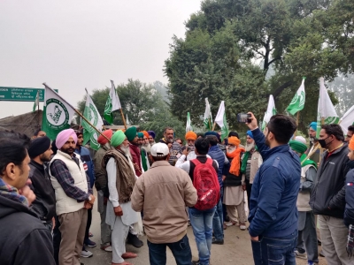 Punjab farmer stir not politically influenced, but parties eye vote bank | Punjab farmer stir not politically influenced, but parties eye vote bank Punjab farmer stir not politically influenced, but parties eye vote bank | Punjab farmer stir not politically influenced, but parties eye vote bank