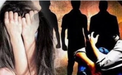 Woman molested by five youths in busy marketplace in UP | Woman molested by five youths in busy marketplace in UP