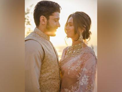 Farhan Akhtar-Shibani Dandekar treat fans to pictures from their civil wedding | Farhan Akhtar-Shibani Dandekar treat fans to pictures from their civil wedding