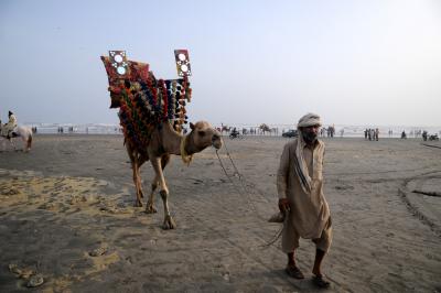 Massive water crisis jolts economic hub of Pakistan | Massive water crisis jolts economic hub of Pakistan Massive water crisis jolts economic hub of Pakistan | Massive water crisis jolts economic hub of Pakistan