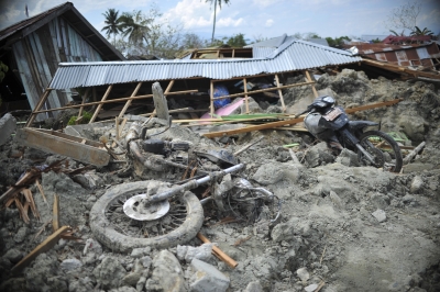35 killed in massive Indonesia earthquake | 35 killed in massive Indonesia earthquake