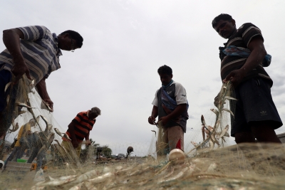 TN fishermen protest against Sri Lankan navy chasing fishers, destroying nets | TN fishermen protest against Sri Lankan navy chasing fishers, destroying nets