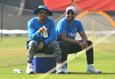 Raina, Dhoni bonhomie returns to CSK, fans rejoice | Raina, Dhoni bonhomie returns to CSK, fans rejoice