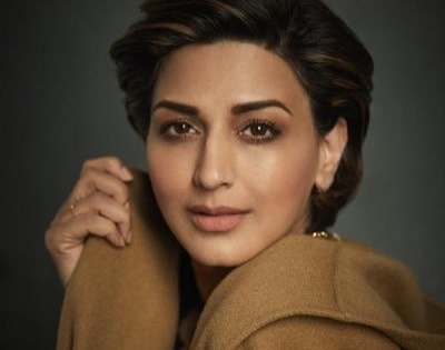 Sonali Bendre to make OTT debut with 'The Broken News' | Sonali Bendre to make OTT debut with 'The Broken News'