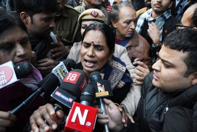 Nirbhaya's mother expresses dismay as court adjourns case | Nirbhaya's mother expresses dismay as court adjourns case
