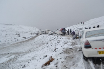 Srinagar-Leh highway blocked in J&K's Ganderbal | Srinagar-Leh highway blocked in J&K's Ganderbal
