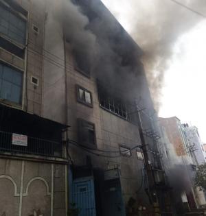 Fire breaks out in shoe factory in Delhi | Fire breaks out in shoe factory in Delhi