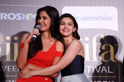 Alia, Katrina, Anushka come together for Irrfan's film | Alia, Katrina, Anushka come together for Irrfan's film Alia, Katrina, Anushka come together for Irrfan's film | Alia, Katrina, Anushka come together for Irrfan's film