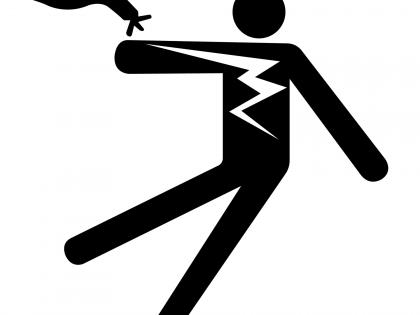Mason electrocuted while repairing wall in Delhi | Mason electrocuted while repairing wall in Delhi Mason electrocuted while repairing wall in Delhi | Mason electrocuted while repairing wall in Delhi