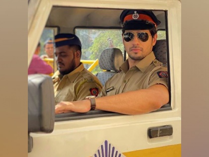 Sidharth Malhotra looks suave as cop in sneak peek from 'Thank God' | Sidharth Malhotra looks suave as cop in sneak peek from 'Thank God'