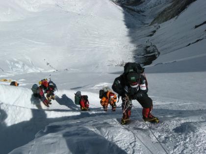 Coronavirus fears affect Everest climbing expeditions in Nepal | Coronavirus fears affect Everest climbing expeditions in Nepal