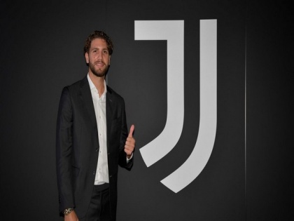 Manuel Locatelli joins Juventus FC from Sassuolo | Manuel Locatelli joins Juventus FC from Sassuolo