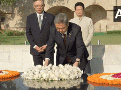South Korea Foreign Minister Park visits Mahatma Gandhi memorial in Rajghat, pays tribute | South Korea Foreign Minister Park visits Mahatma Gandhi memorial in Rajghat, pays tribute