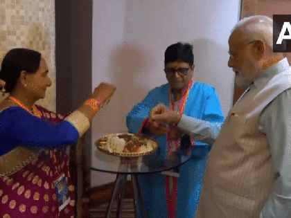 South Africa: Women members of Indian diaspora tie 'Rakhi' to PM Modi in Johannesburg | South Africa: Women members of Indian diaspora tie 'Rakhi' to PM Modi in Johannesburg South Africa: Women members of Indian diaspora tie 'Rakhi' to PM Modi in Johannesburg | South Africa: Women members of Indian diaspora tie 'Rakhi' to PM Modi in Johannesburg