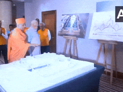 South Africa: PM Modi inspects model of Swaminarayan temple in Johannesburg | South Africa: PM Modi inspects model of Swaminarayan temple in Johannesburg South Africa: PM Modi inspects model of Swaminarayan temple in Johannesburg | South Africa: PM Modi inspects model of Swaminarayan temple in Johannesburg