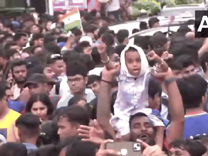 Sea of fans at Marine Drive to welcome Team India as it reaches Mumbai after World Cup triumph | Sea of fans at Marine Drive to welcome Team India as it reaches Mumbai after World Cup triumph