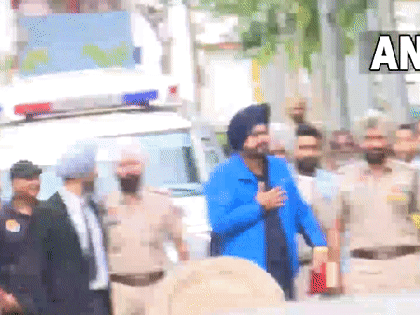 Navjot Singh Sidhu released from Patiala Jail, was sentenced in road rage case | Navjot Singh Sidhu released from Patiala Jail, was sentenced in road rage case