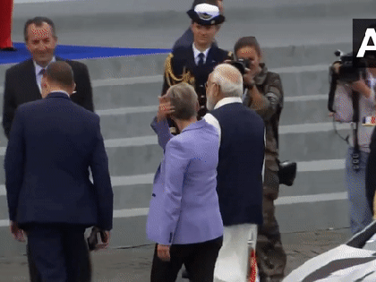 PM Modi, President Macron arrive at Champs-Elysees ahead of Bastille Day Parade | PM Modi, President Macron arrive at Champs-Elysees ahead of Bastille Day Parade PM Modi, President Macron arrive at Champs-Elysees ahead of Bastille Day Parade | PM Modi, President Macron arrive at Champs-Elysees ahead of Bastille Day Parade