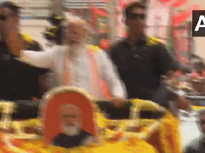 PM Modi begins mega Sunday roadshow in Bengaluru | PM Modi begins mega Sunday roadshow in Bengaluru
