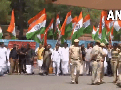 Opposition parties take out 'Tiranga March' from Parliament | Opposition parties take out 'Tiranga March' from Parliament