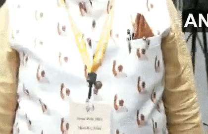 Indian diaspora member in US dons jacket with PM Modi's image | Indian diaspora member in US dons jacket with PM Modi's image Indian diaspora member in US dons jacket with PM Modi's image | Indian diaspora member in US dons jacket with PM Modi's image