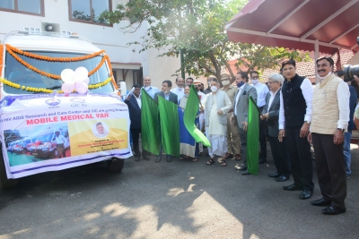 Mobile medical van launched for 20 Mumbai slums | Mobile medical van launched for 20 Mumbai slums
