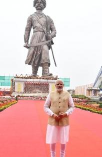 PM Modi unveils 108-feet tall 'Statue of Prosperity' in B'luru | PM Modi unveils 108-feet tall 'Statue of Prosperity' in B'luru