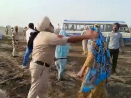Cop slaps woman farmer protesting land acquisition in Punjab | Cop slaps woman farmer protesting land acquisition in Punjab