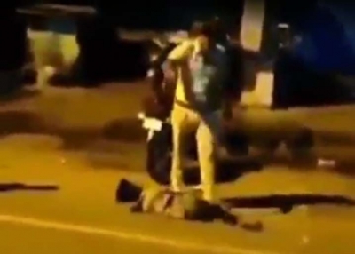 Video of minor thrashed by Delhi cop goes viral, inquiry initiated | Video of minor thrashed by Delhi cop goes viral, inquiry initiated