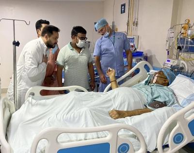Lalu Prasad's health improving, says Tejashwi | Lalu Prasad's health improving, says Tejashwi