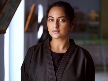 Sonakshi on playing cop in 'Dahaad': 'Once the uniform comes on, everything changes' | Sonakshi on playing cop in 'Dahaad': 'Once the uniform comes on, everything changes'