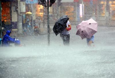 China renews blue alert for rainstorms | China renews blue alert for rainstorms