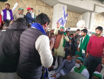 Bhim Army chief visits Ghazipur border to support farmers | Bhim Army chief visits Ghazipur border to support farmers Bhim Army chief visits Ghazipur border to support farmers | Bhim Army chief visits Ghazipur border to support farmers