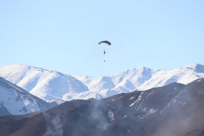 India's first ever airborne drill in Ladakh in harsh weather conditions | India's first ever airborne drill in Ladakh in harsh weather conditions