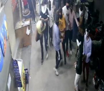 2 groups clash in Delhi's Subhash place, police deny stone pelting | 2 groups clash in Delhi's Subhash place, police deny stone pelting 2 groups clash in Delhi's Subhash place, police deny stone pelting | 2 groups clash in Delhi's Subhash place, police deny stone pelting