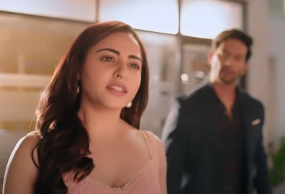 'Dear Ishq' trailer promises dramatic romance of an author and an editor | 'Dear Ishq' trailer promises dramatic romance of an author and an editor 'Dear Ishq' trailer promises dramatic romance of an author and an editor | 'Dear Ishq' trailer promises dramatic romance of an author and an editor