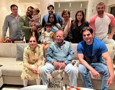 Salman's birthday wish for 'dad' Salim Khan is packed with family love | Salman's birthday wish for 'dad' Salim Khan is packed with family love