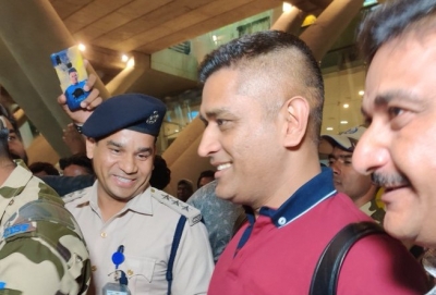 Dhoni leaves Chennai as COVID-19 puts IPL on hold | Dhoni leaves Chennai as COVID-19 puts IPL on hold