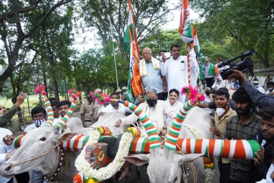 K'taka Assembly session: Cong leaders ride bullock carts, Yediyurappa sits in last row | K'taka Assembly session: Cong leaders ride bullock carts, Yediyurappa sits in last row