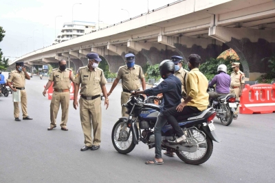 179 pending fines worth Rs 42K for traffic violations, Hyd man flees again | 179 pending fines worth Rs 42K for traffic violations, Hyd man flees again