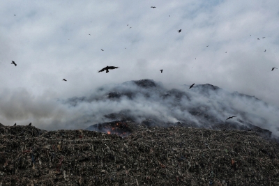 Fire breaks out at dumping yard in Ghazipur | Fire breaks out at dumping yard in Ghazipur