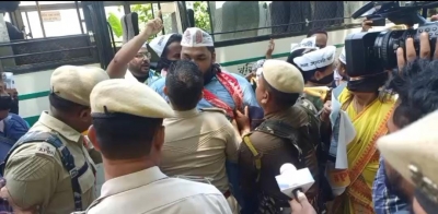 Guwahati: AAP workers detained during protest at Raj Bhavan | Guwahati: AAP workers detained during protest at Raj Bhavan