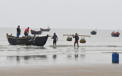 Three Indian fishermen from TN arrested by Lankan Navy | Three Indian fishermen from TN arrested by Lankan Navy