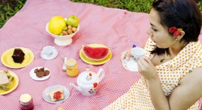 How to stay safe while eating outdoors | How to stay safe while eating outdoors