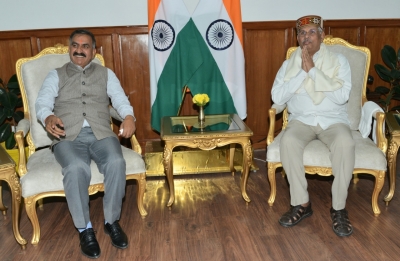 Hope govt will perform smoothly: Himachal Governor | Hope govt will perform smoothly: Himachal Governor