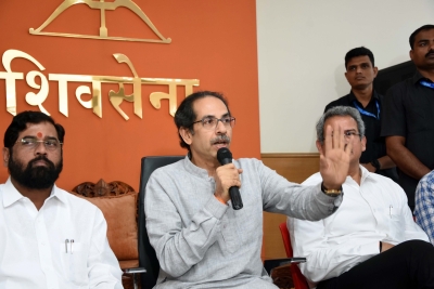 Shinde unmoved, but did have conversation with Uddhav Thackeray | Shinde unmoved, but did have conversation with Uddhav Thackeray