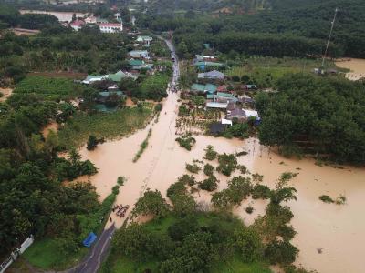 4 killed after heavy rains cause landslides and flooding in Vietnam | 4 killed after heavy rains cause landslides and flooding in Vietnam