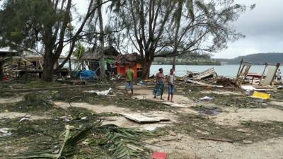 Vanuatu reels from twin cyclones, earthquakes | Vanuatu reels from twin cyclones, earthquakes