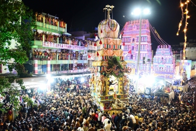 B'luru all set for Karaga festival; age-old ritual of visiting dargah to be followed | B'luru all set for Karaga festival; age-old ritual of visiting dargah to be followed